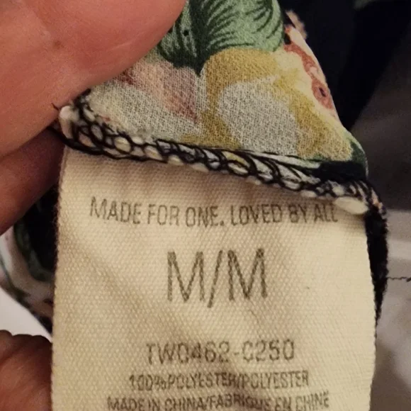 #084 Rachael & Chloe - Picture 4 of 4